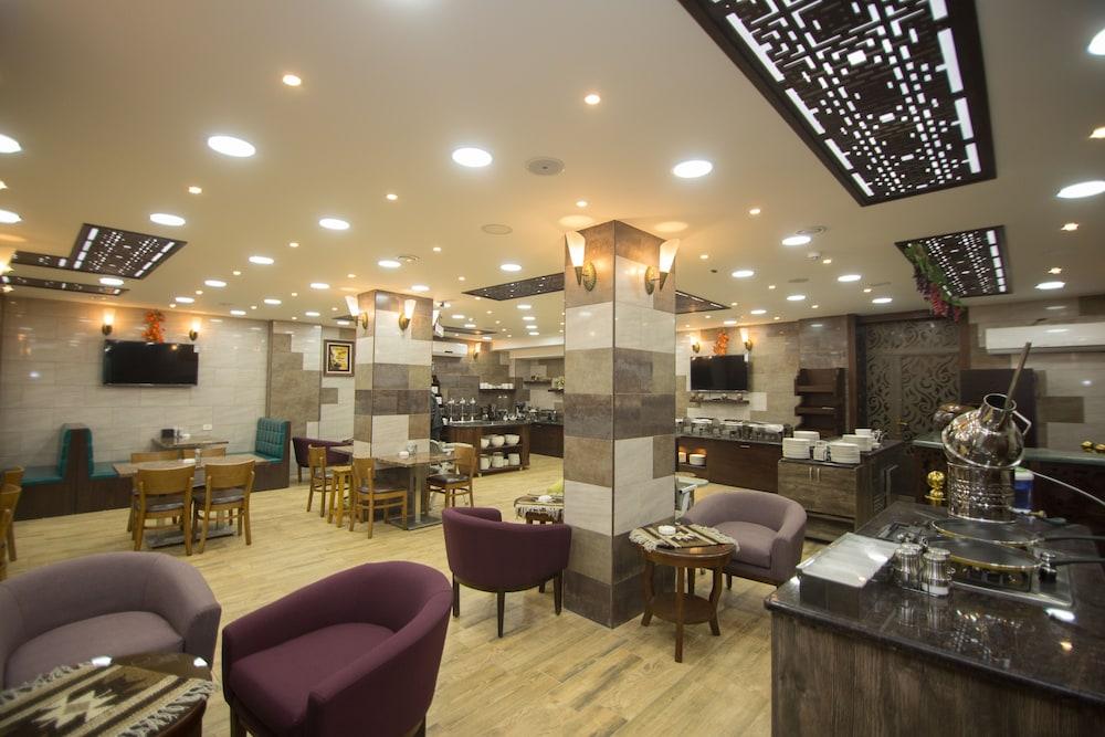 Grape Village Hotel Amman Exterior photo